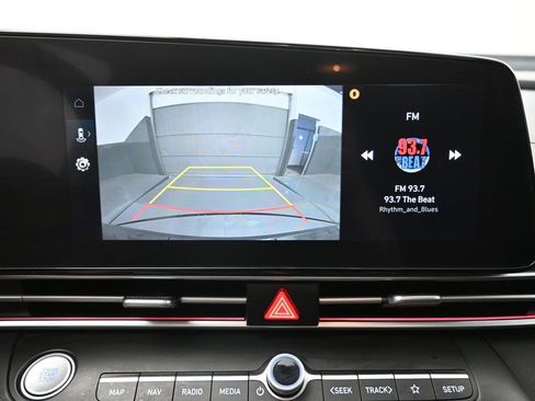 Used 2025 Hyundai Elantra SEL image 4