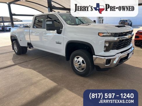 Used 2024 Chevrolet Silverado 3500 LT w/ Texas Edition image 2