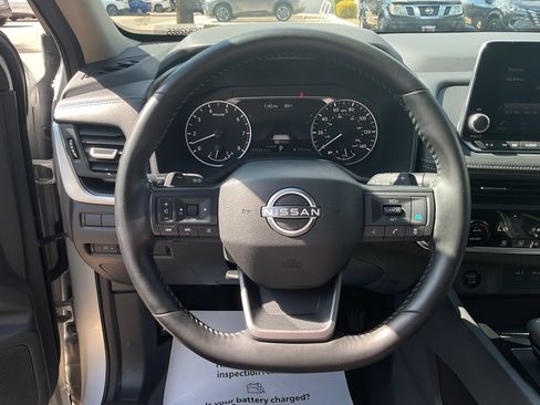 Used 2025 Nissan Rogue SV FWD image 32