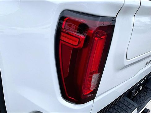 Used 2022 GMC Sierra 1500 Denali w/ Technology Package AWD/4WD image 32