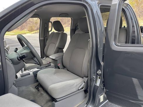 Used 2011 Nissan Frontier SV w/ SV Premium Utility Pkg image 16