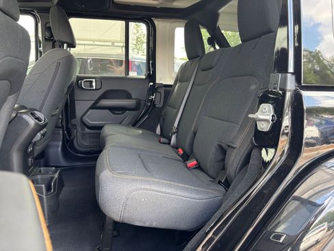 Used 2025 Jeep Wrangler Unlimited Sahara AWD/4WD image 24