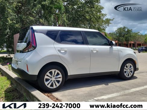 Used 2025 Kia Soul LX FWD image 10