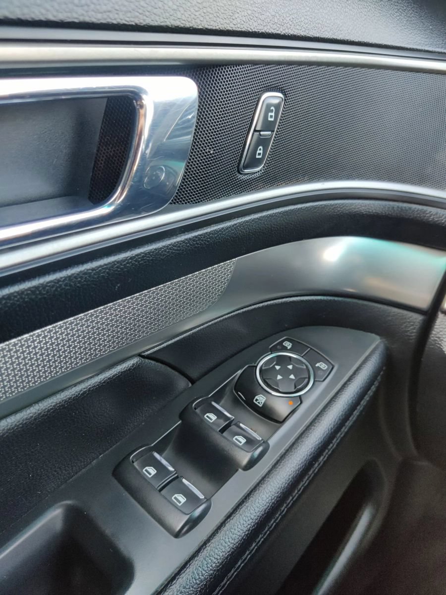 Used 2018 Ford Explorer XLT AWD/4WD image 27
