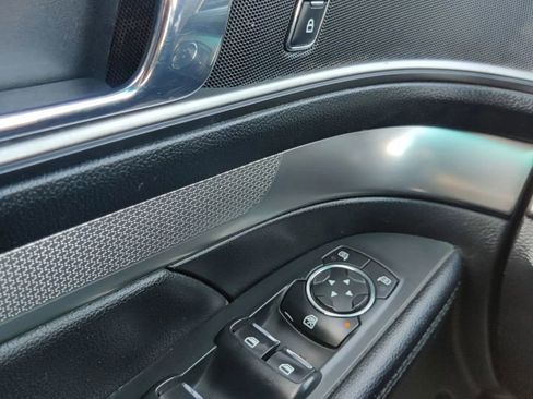 Used 2018 Ford Explorer XLT image 27