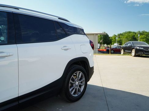 Used 2024 GMC Terrain SLT image 19