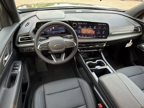 New 2027 Chevrolet Traverse LT w/ Midnight/Sport Edition FWD image 25