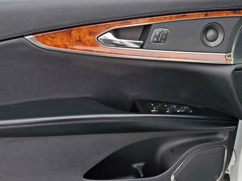 Used 2020 Lincoln Nautilus Reserve image 13