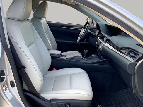 Used 2013 Lexus ES 350 w/ Luxury Pkg FWD image 9
