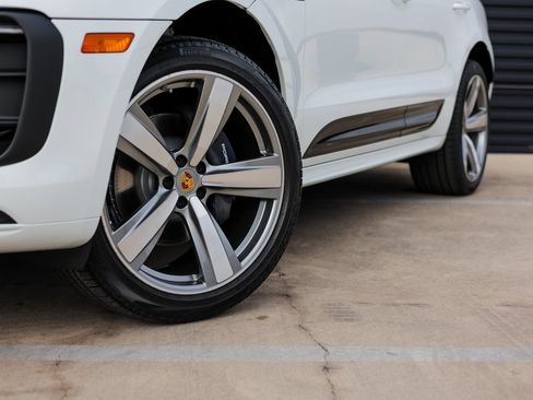 Certified 2026 Porsche Macan AWD/4WD image 12