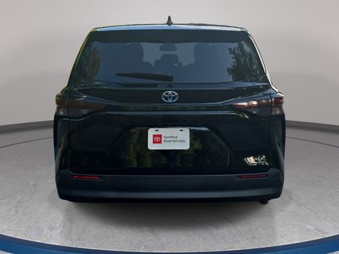 Used 2023 Toyota Sienna XLE FWD image 6