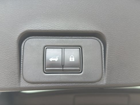 Used 2021 Nissan Rogue SL w/ Premium Package FWD image 17
