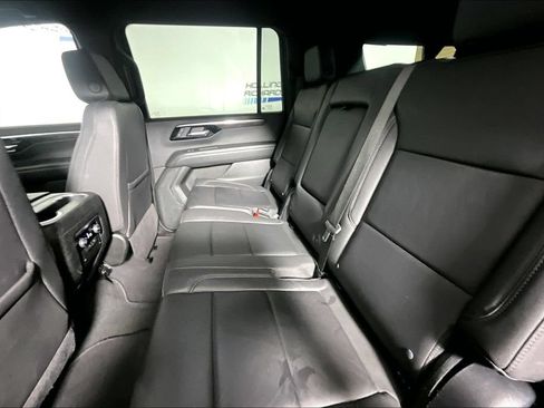 Used 2025 Chevrolet Suburban Z71 AWD/4WD image 21
