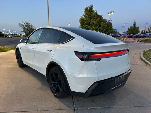 Used 2026 Tesla Model Y AWD image 5