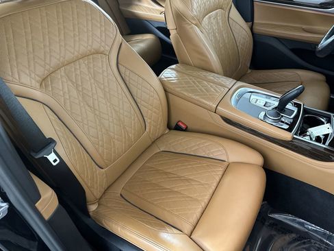 Used 2022 BMW 740i xDrive w/ Luxury Rear Seating Package image 30