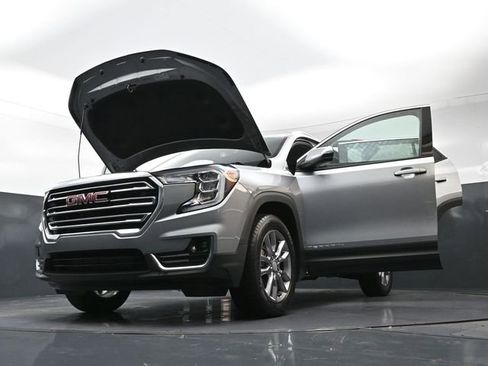 Used 2024 GMC Terrain SLT image 42