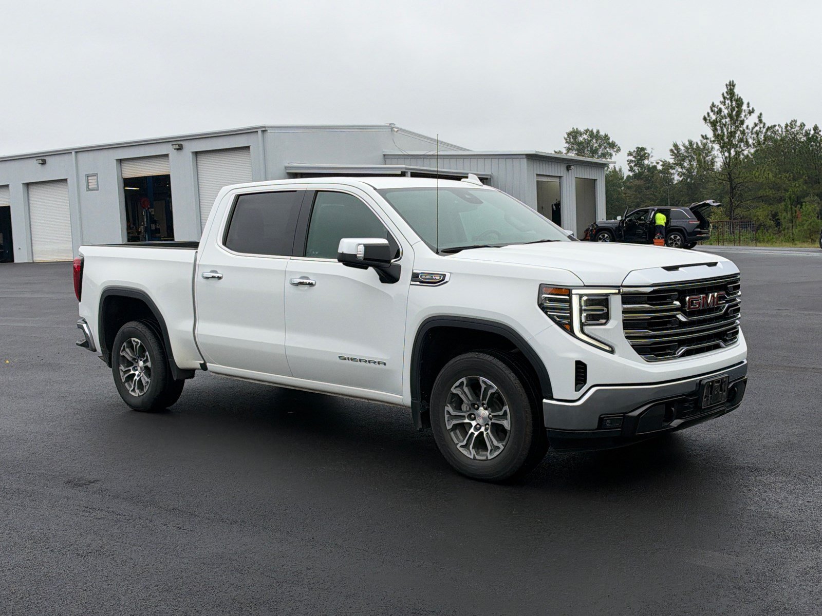 Used 2025 GMC Sierra 1500 SLT AWD/4WD image 3