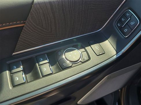 Used 2024 Ford F250 Platinum w/ FX4 Off-Road Package image 24