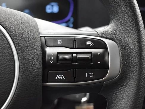 Used 2025 Kia Sportage LX FWD image 23
