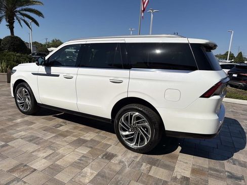 New 2026 Lincoln Navigator Reserve AWD/4WD image 4