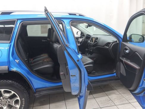Used 2021 Jeep Cherokee Trailhawk w/ Premium Leather Package AWD/4WD image 9