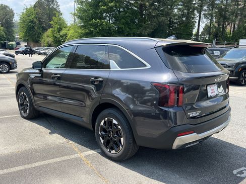 Used 2025 Kia Sorento S FWD image 5