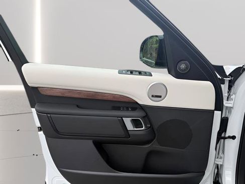 Certified 2025 Land Rover Discovery Dynamic SE image 16