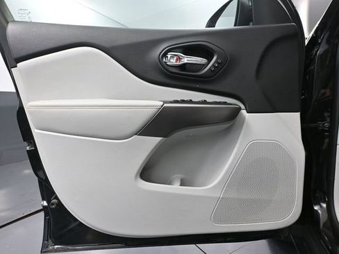 Used 2019 Jeep Cherokee Limited w/ Trailer Tow Group image 19