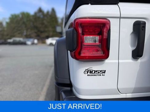 Used 2022 Jeep Wrangler Unlimited Sport AWD/4WD image 9