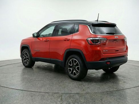 Used 2025 Jeep Compass Trailhawk AWD/4WD image 6