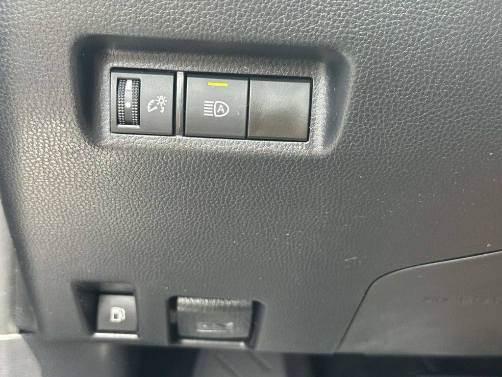 Used 2025 Toyota RAV4 LE AWD/4WD image 23