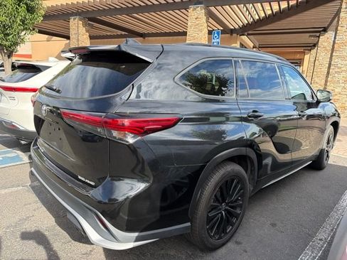 Used 2023 Toyota Highlander XSE AWD/4WD image 4