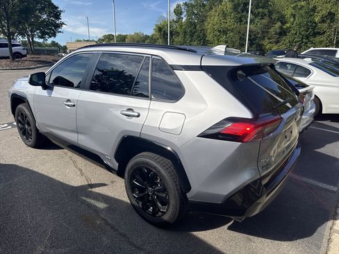 Used 2024 Toyota RAV4 SE w/ Weather Package AWD/4WD image 10