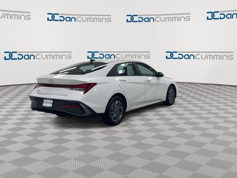 Used 2024 Hyundai Elantra SEL FWD image 8