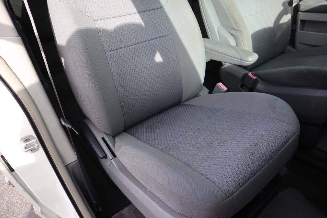 Used 2010 Chrysler Town & Country Touring FWD image 15