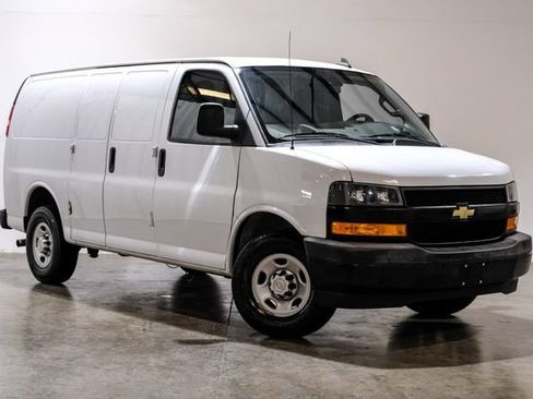 Used 2020 Chevrolet Express 2500 RWD image 10