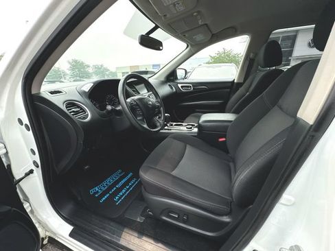 Used 2019 Nissan Pathfinder SV AWD/4WD image 10