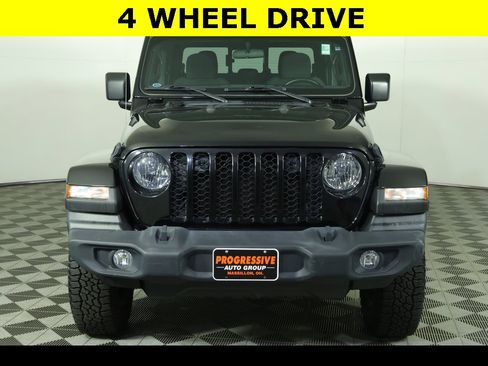 Used 2021 Jeep Gladiator Sport image 4