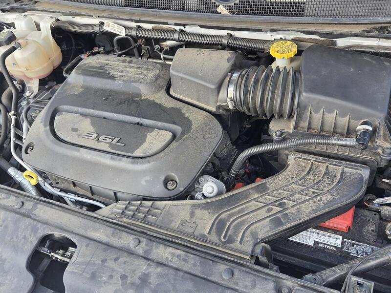 Used 2024 Chrysler Pacifica Touring-L FWD image 23