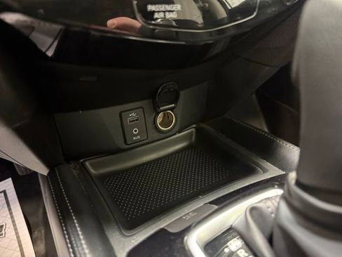 Used 2017 Nissan Rogue SL w/ SL Premium Package image 19