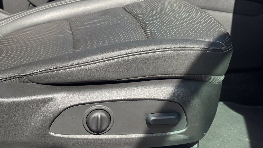 Used 2023 Buick Encore GX Essence w/ Experience Buick Package FWD image 11