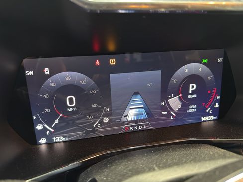 Used 2024 GMC Canyon Elevation w/ Elevation Premium Package image 4