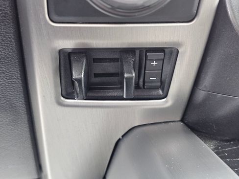 Used 2018 Ford F150 Platinum w/ Technology Package AWD/4WD image 29