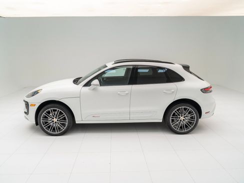 Certified 2026 Porsche Macan AWD/4WD image 2