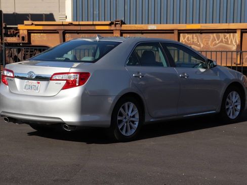 Used 2012 Toyota Camry XLE FWD image 9