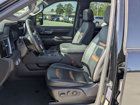 Used 2024 GMC Sierra 2500 AT4 w/ AT4 Premium Plus Package AWD/4WD image 11
