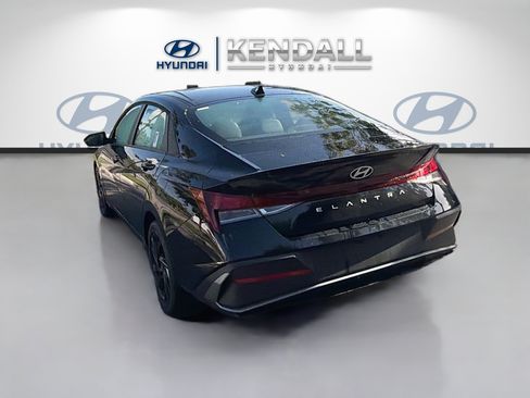 New 2026 Hyundai Elantra SEL Sport FWD image 4