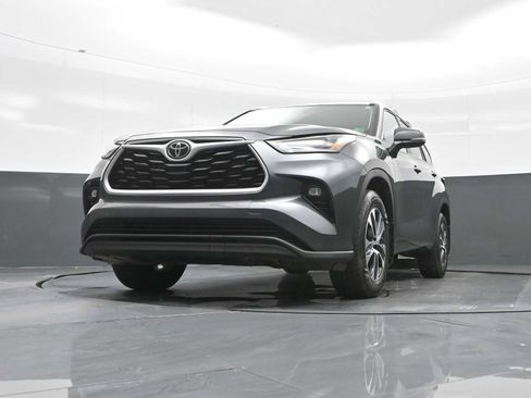 Used 2024 Toyota Highlander XLE image 27