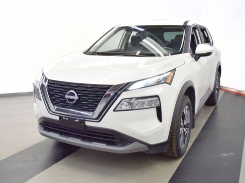 Used 2023 Nissan Rogue SV image 4