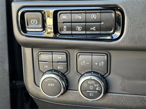 Used 2025 GMC Yukon Denali image 17